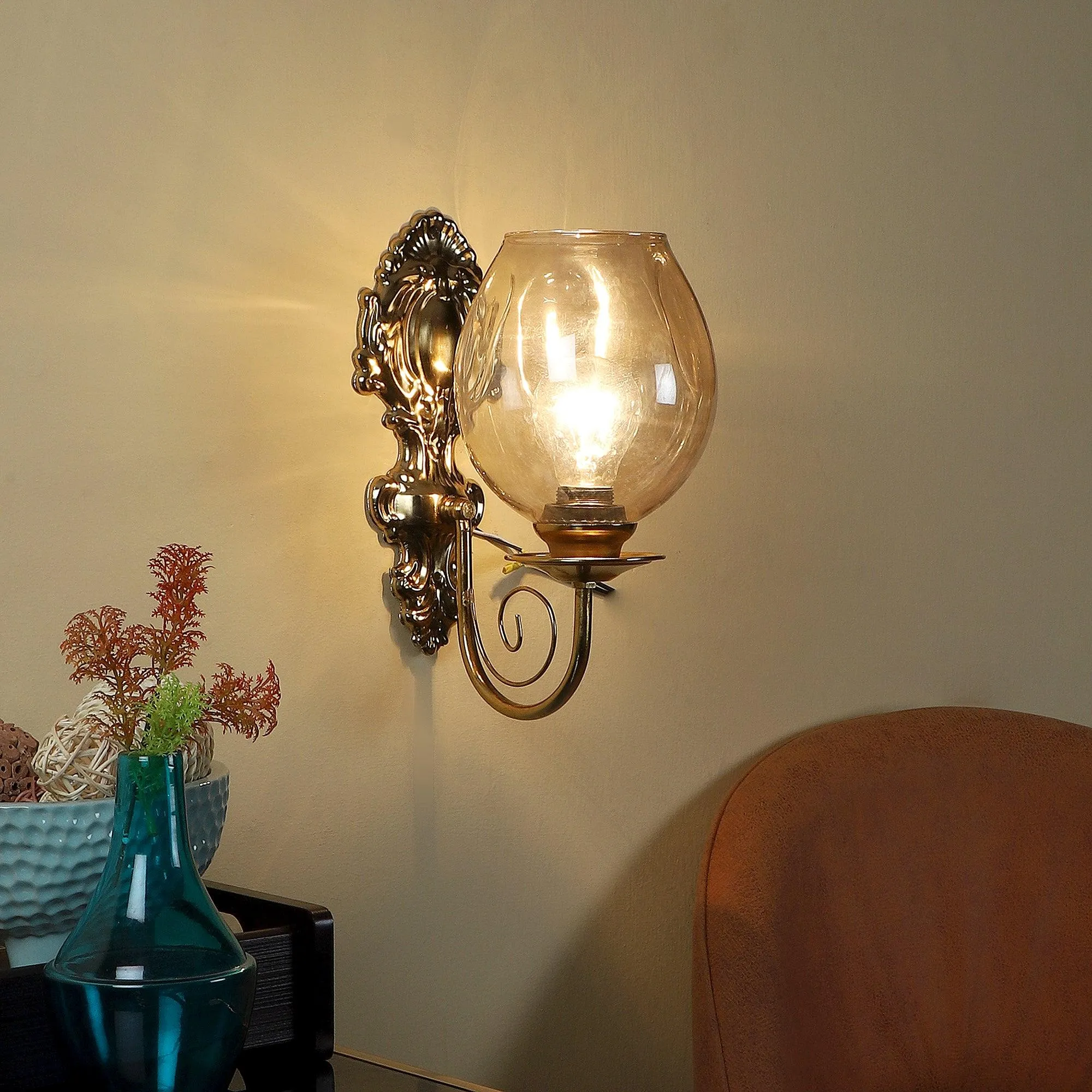 Classy  &  Stylish Gold Iron Wall Light