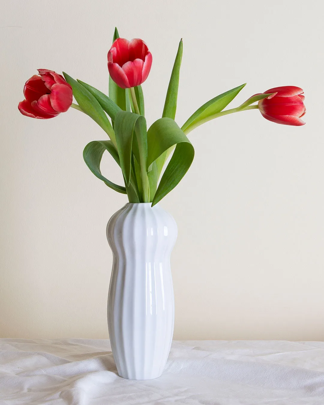Maja ribbed porcelain Ikebana vase