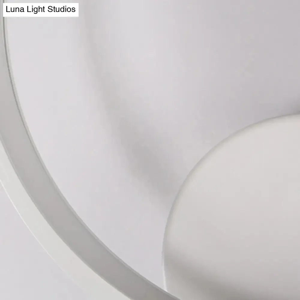 Modern LED Wall Sconce: Stylish Metal Circle Shade Lamp for Bedroom